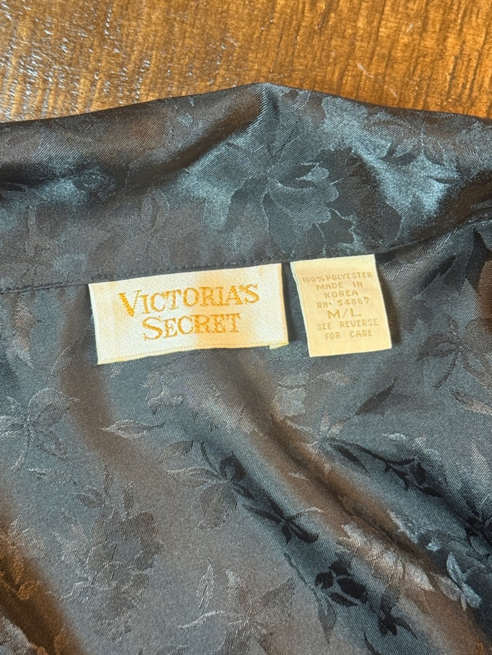 Vintage Victoria’s Secret Gold Label Satin Robe Black Floral M/L - Picture 9 of 11